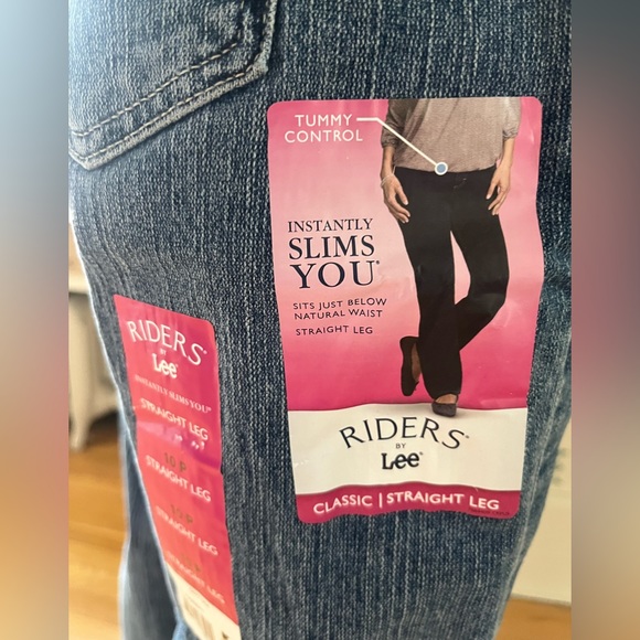 Riders by Lee Women’s classic/Straight Leg Jeans - Size 10P - Picture 3 of 5